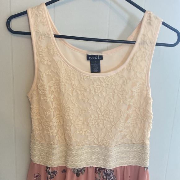 Rue21 Women’s Asymmetrical Lace Floral Dress - Picture 2 of 4